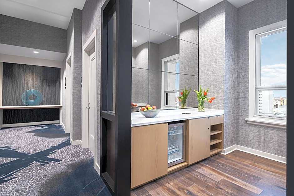 Glass Light Hotel & Gallery, Autograph Collection