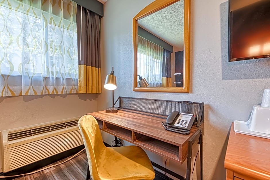 La Mirage Inn - Hollywood