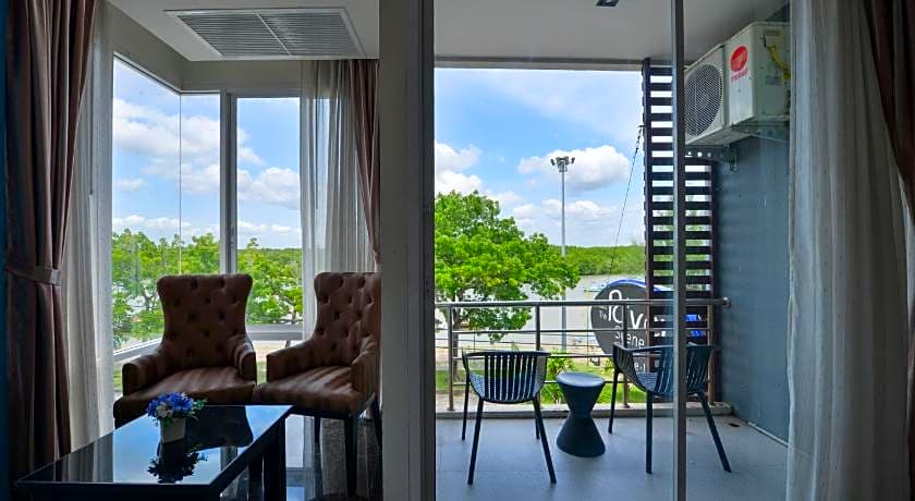 The River Scene Hotel