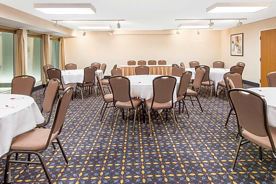 Ramada by Wyndham Springfield North