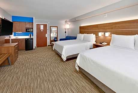 Queen Suite with Two Queen Beds