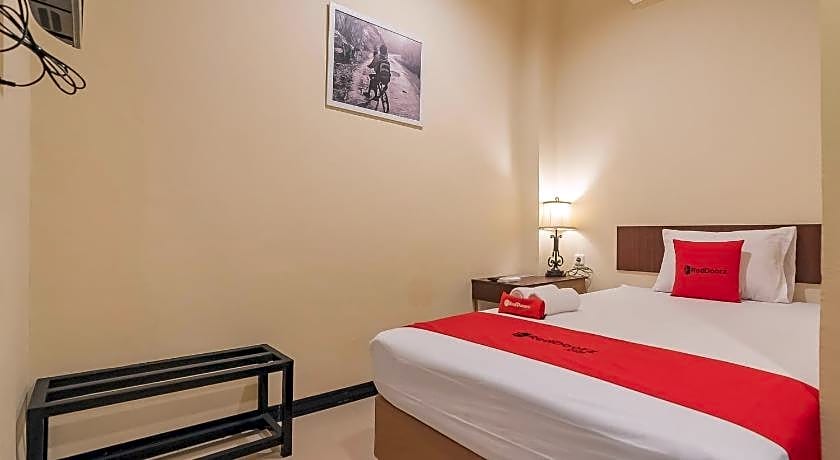 RedDoorz @ H. Agus Salim Street Pontianak