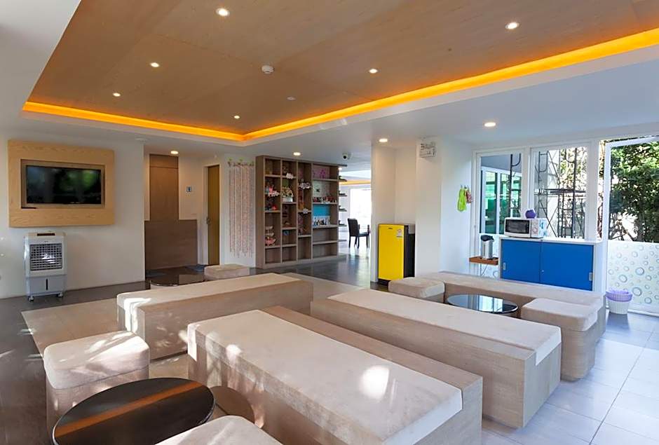 Ozone Condotel Kata Beach