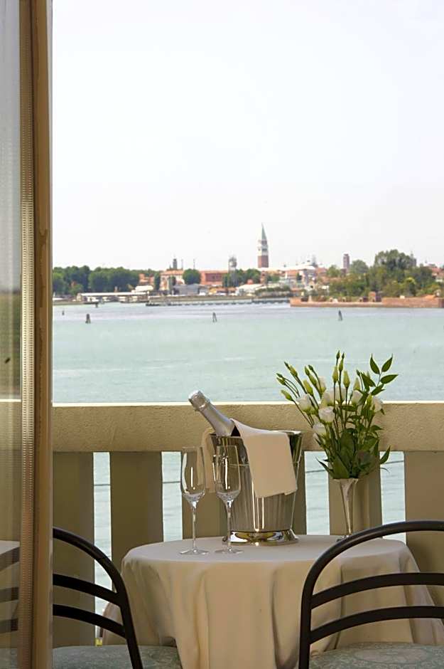 Viktoria Palace Hotel
