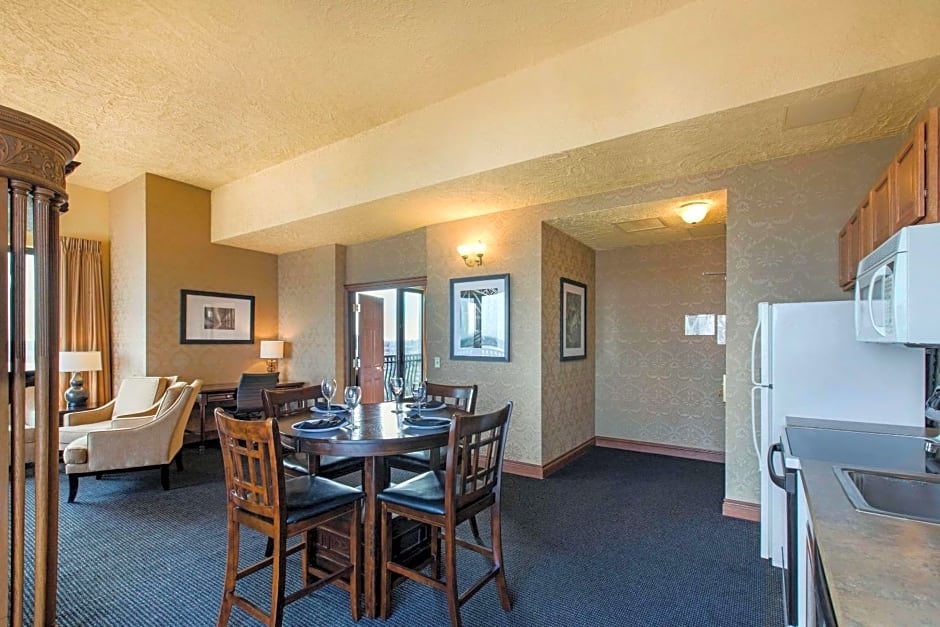 Shoreline Inn & Conference Center, Ascend Hotel Collection