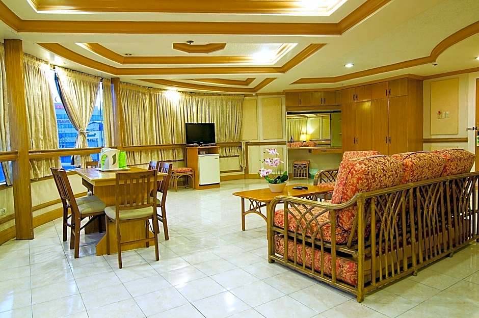 Elegant Circle Inn