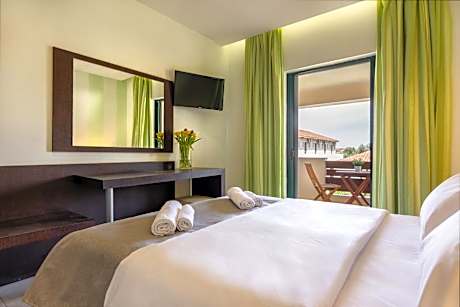 Standard Room with Garden View