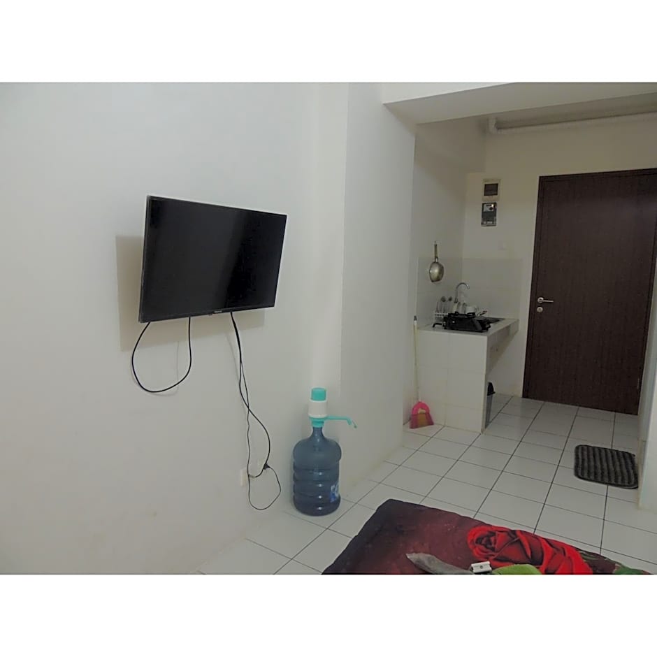 Reva Room on Gunung Putri Square Apartment