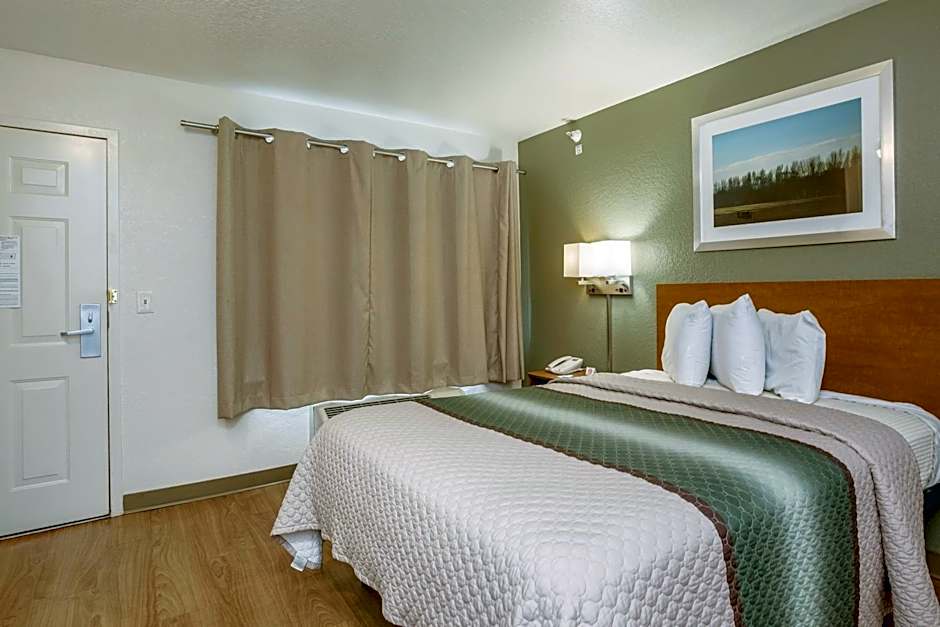 HomeTowne Studios Philadelphia - Maple Shade, NJ