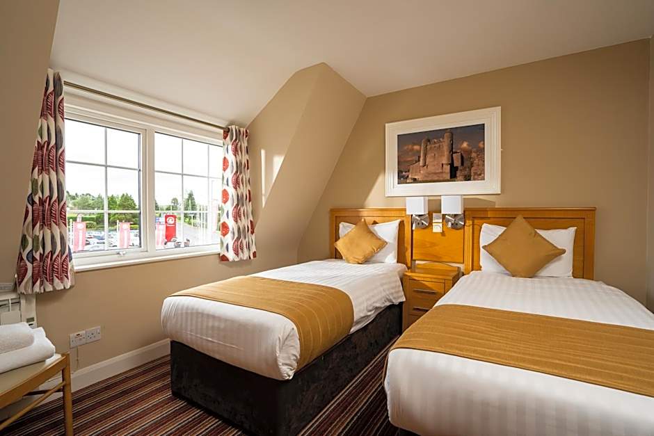 Belmore Court & Motel