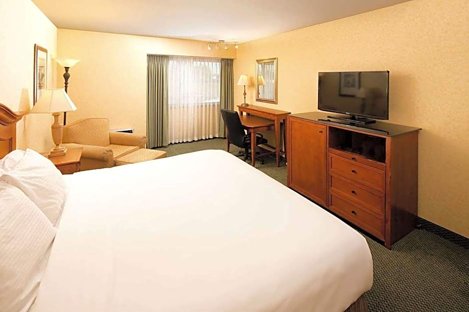 Red Lion Hotel Columbia Center