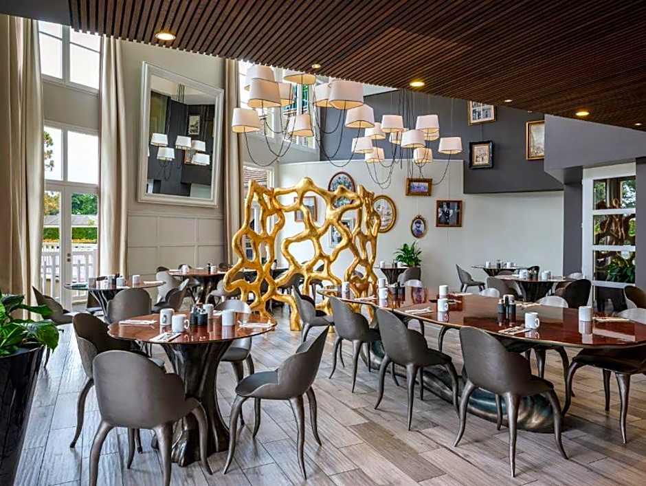 Renaissance Paris Hippodrome de St. Cloud Hotel