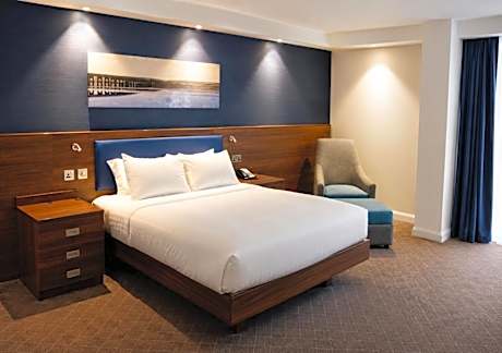 Queen Room - Accessible