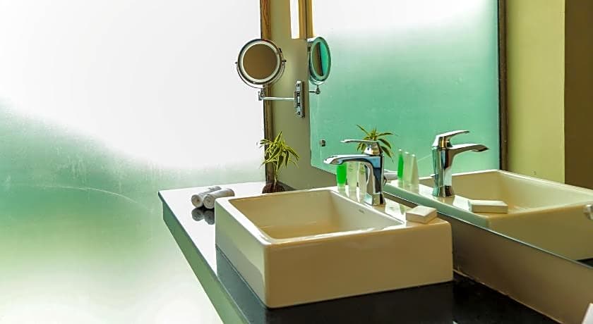 Oak Ray Hotel - Tea Bush Ramboda