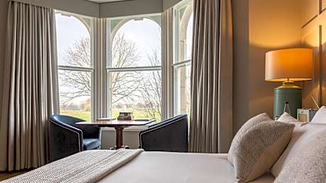 Superior Double or Twin Room with Park View Shower Only