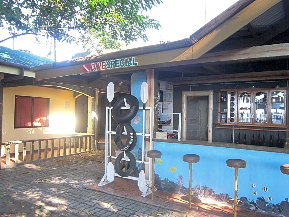 RedDoorz @ July's Haven Seaside Pension Camiguin