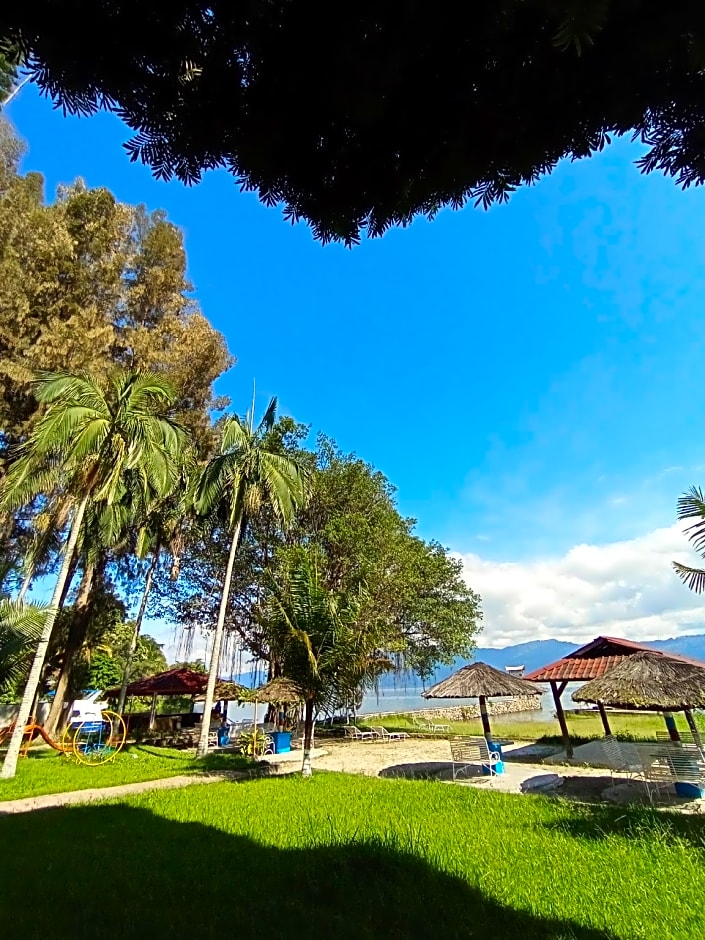Pandu Lakeside Hotel Tuktuk