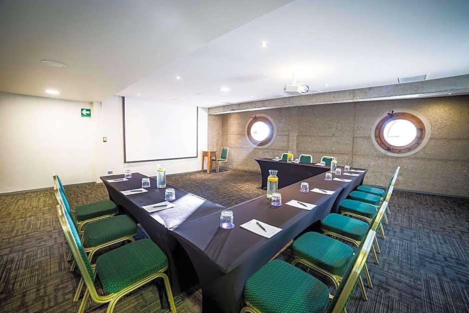 Radisson Blu Acqua Hotel & Spa Concon