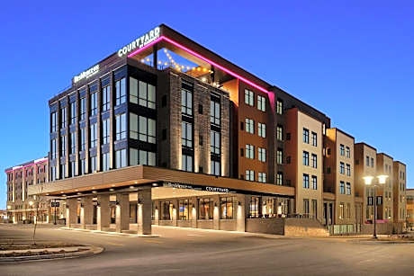 Courtyard by Marriott Milwaukee Brookfield at Poplar Creek