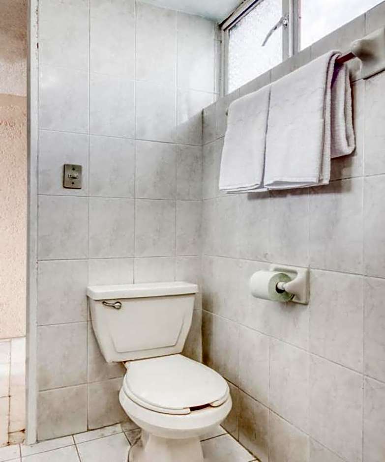 Capital O Hotel La Siesta