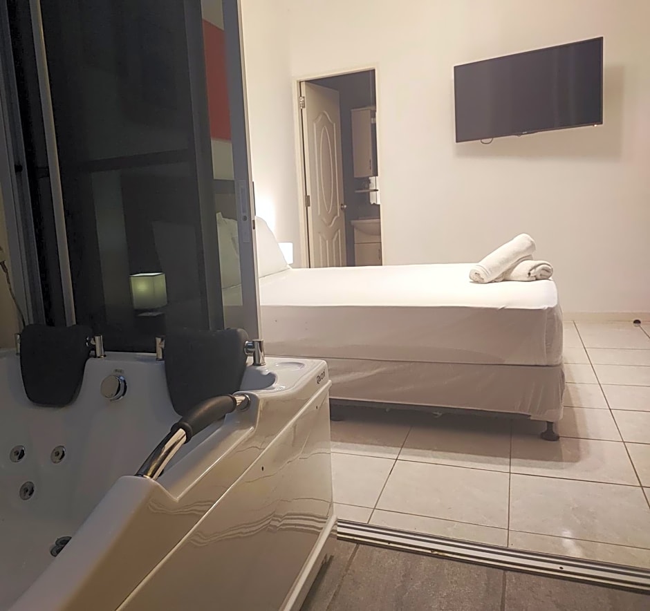 Bonsai Jacuzzi Suites