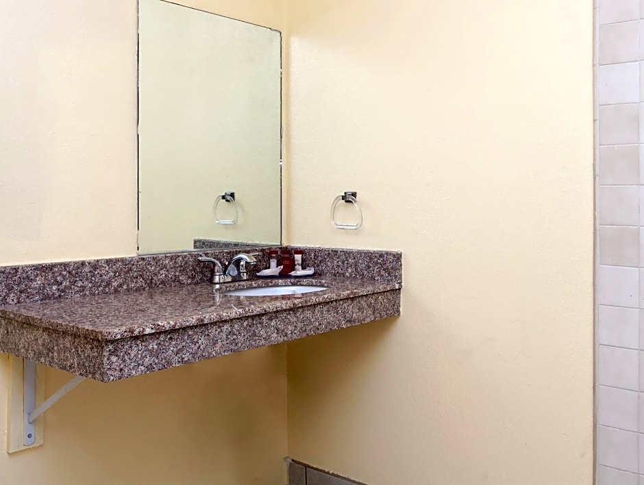 America's Best Value Inn & Suites Bakersfield Central