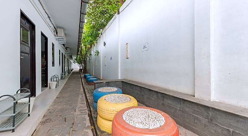 RedDoorz @ Jalan Otista Karawang