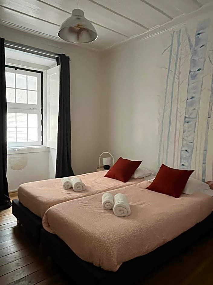 Alface Hall Hostel & Bar