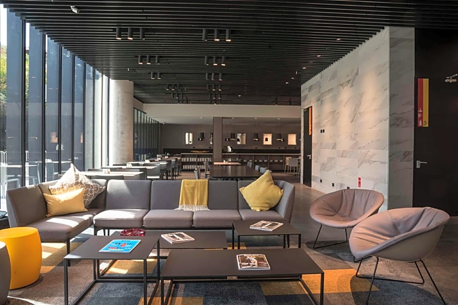 Ola Santiago Providencia, Tapestry Collection by Hilton