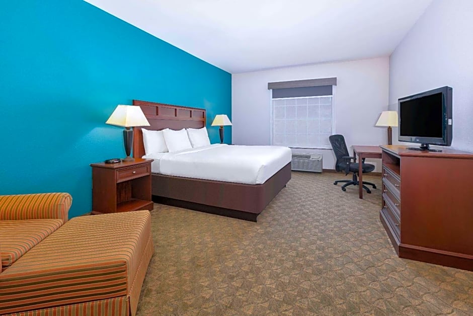 Baymont Inn & Suites by Wyndham Glen Rose