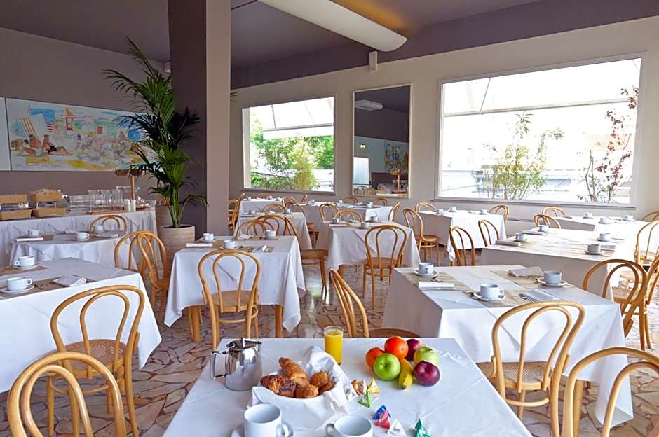 HOTEL TRIONFAL - Fronte Mare - Vicinissimi al Centro