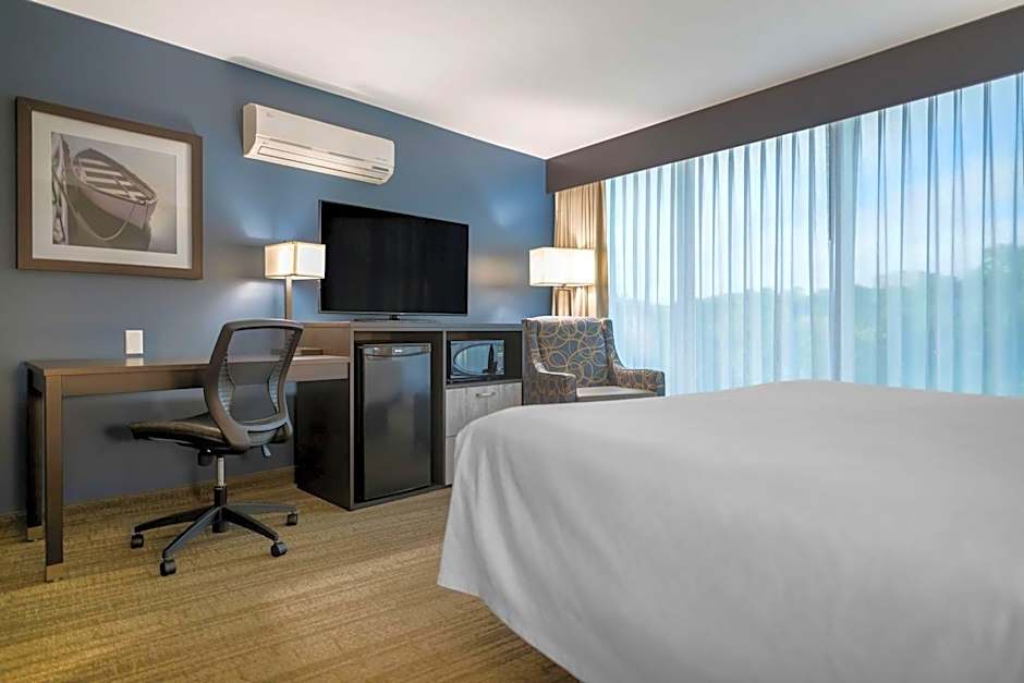 Best Western Plus Chocolate Lake Hotel