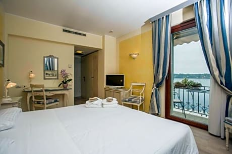 Deluxe Double or Twin Room with Lake View