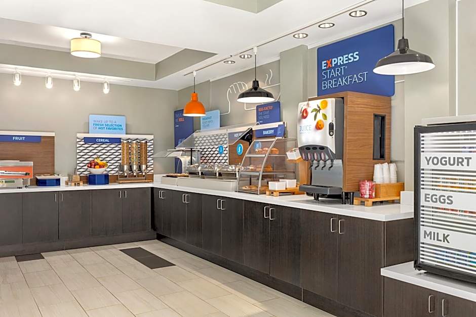 Holiday Inn Express & Suites Philadelphia - Mt. Laurel by IHG