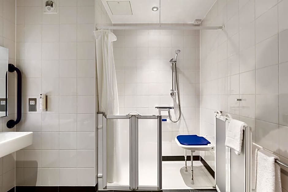 Ramada by Wyndham Cobham