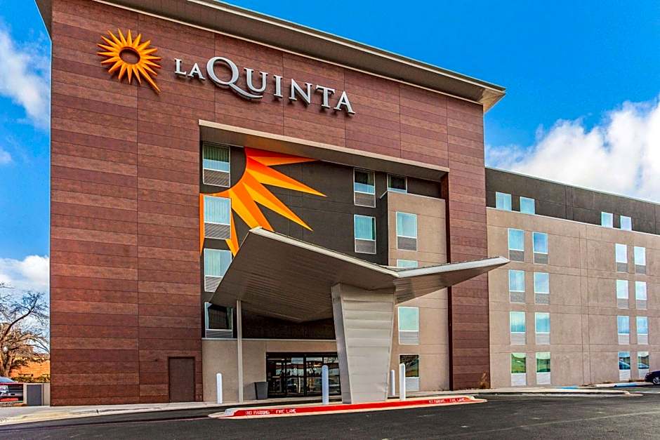 La Quinta Inn & Suites by Wyndham Lubbock West Medical Center