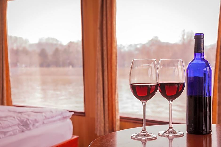 Fortuna Boat Hotel