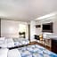 Motel 6 Dallas Market Center