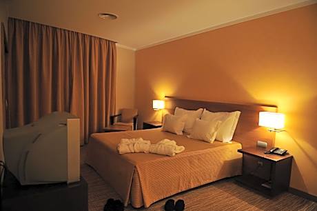 Executive Suite (2 Adults)