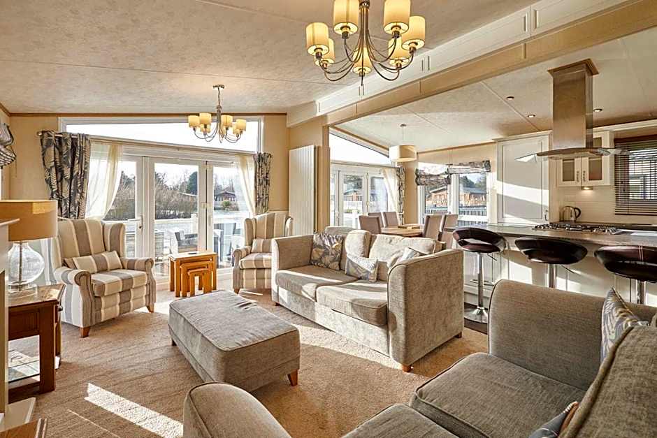 Lakeside Gem with Hot Tub