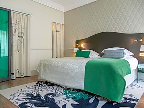 Superior Room with Opera View and Balcony