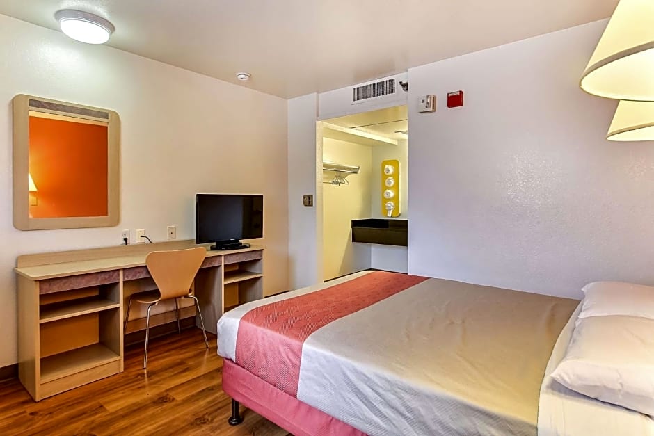 Motel 6-Salinas, CA - South - Monterey Area