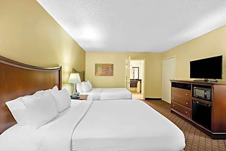 Queen Room with Two Queen Beds with Roll-In Shower