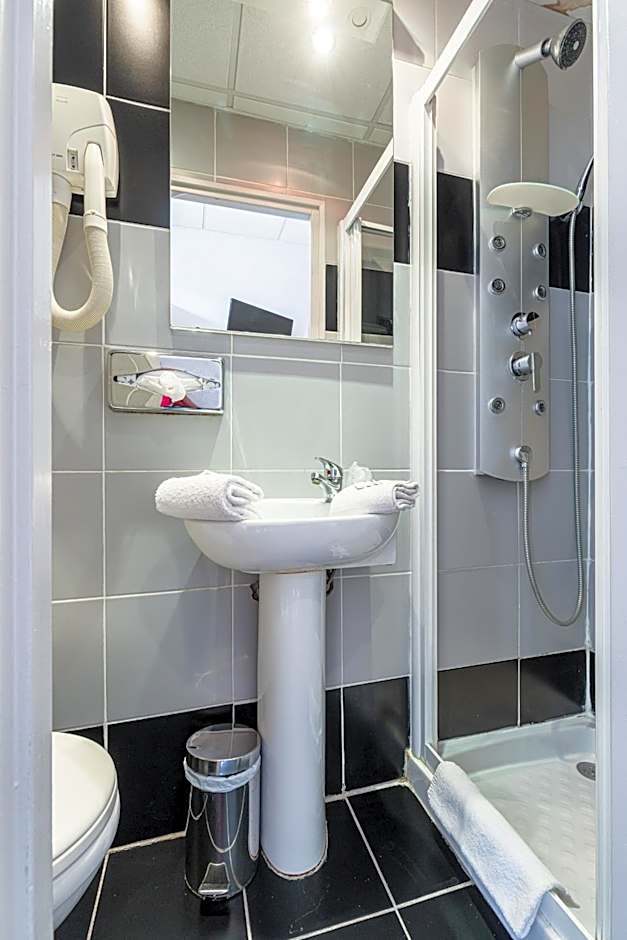 Modern Waikiki Hotel