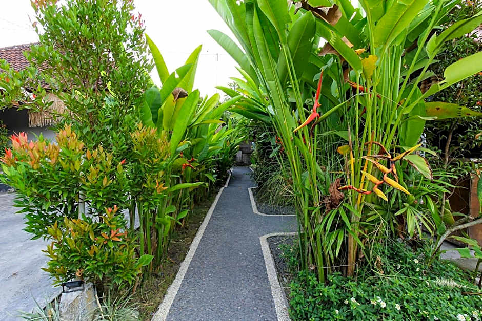 RedDoorz at Saren Anyar Homestay Lukluk