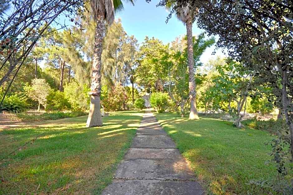 Fantastic outdoor area, private pool, Tennis Court Golf Practice Facility