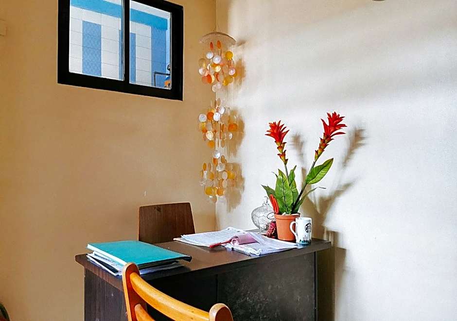 RedDoorz Segra Square Pension House