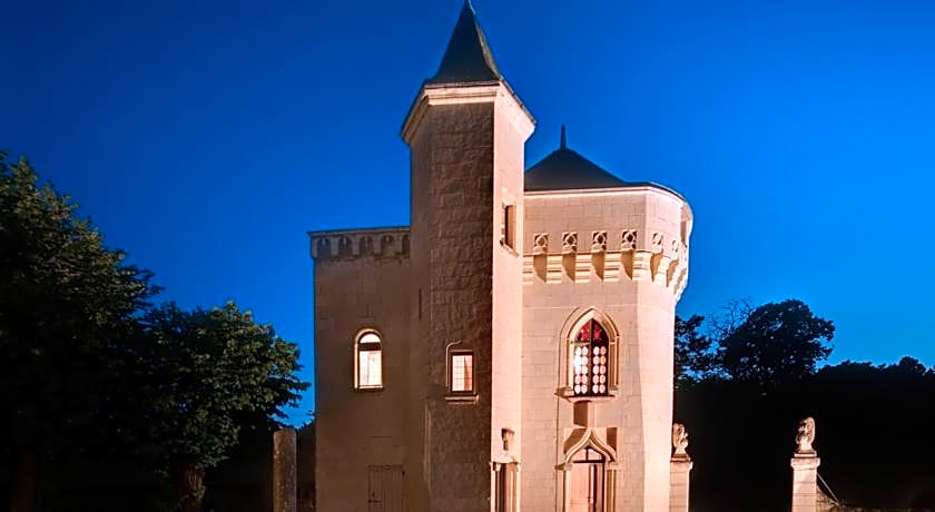 Le Chateau de Candes, sa Tour et ses Suites.