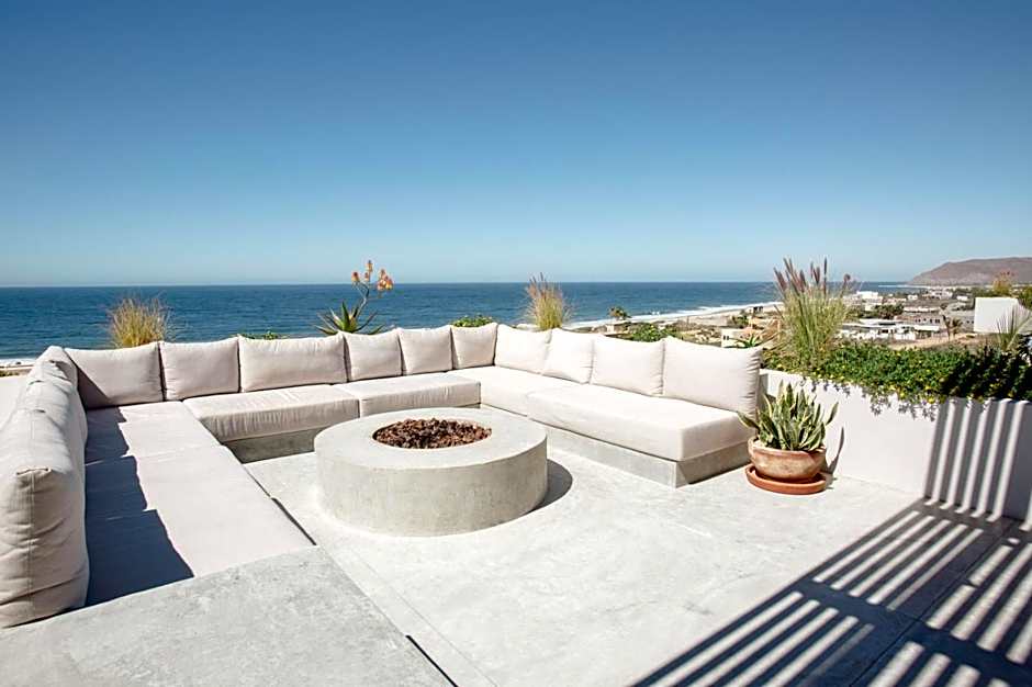 Topia Retreat- Sunset Suite