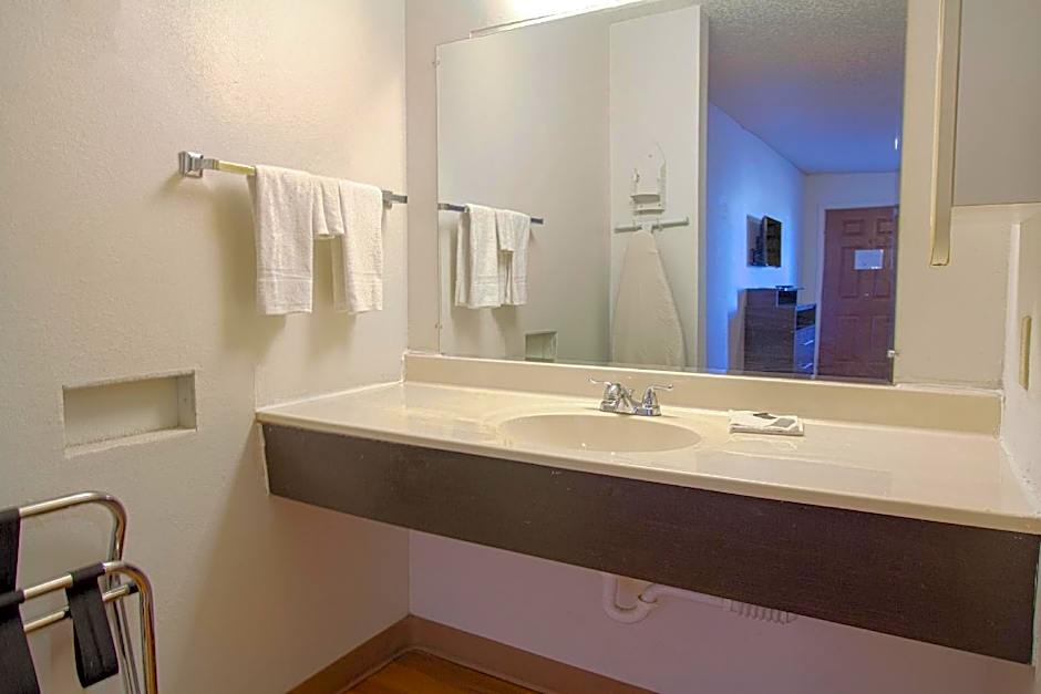 Studio Inn Extended Stay Oklahoma City Airport by OYO